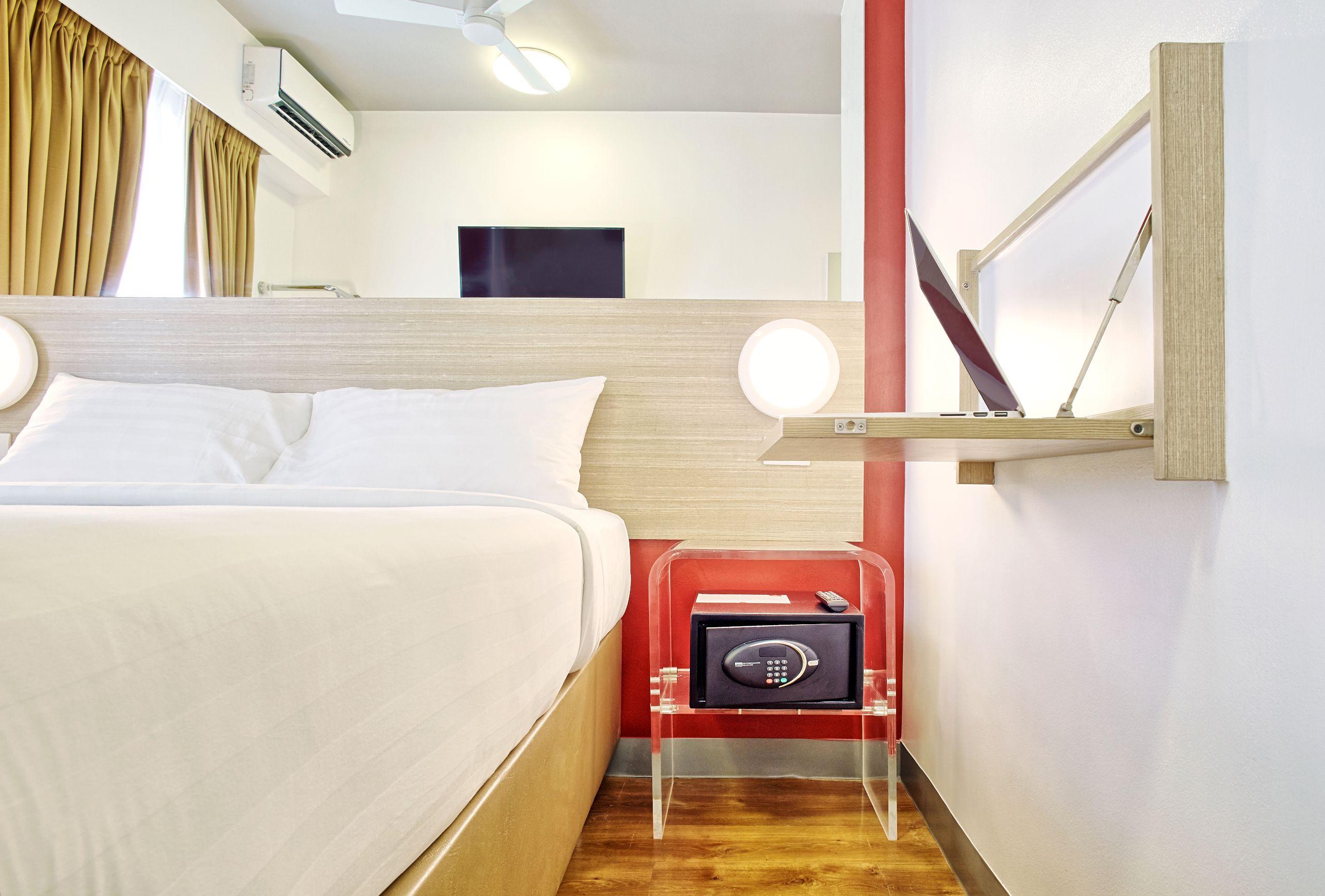 Red Planet Makati Amorsolo Hotel 3*