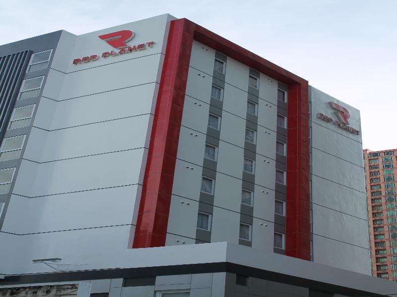 Red Planet Makati Amorsolo Hotel 3*