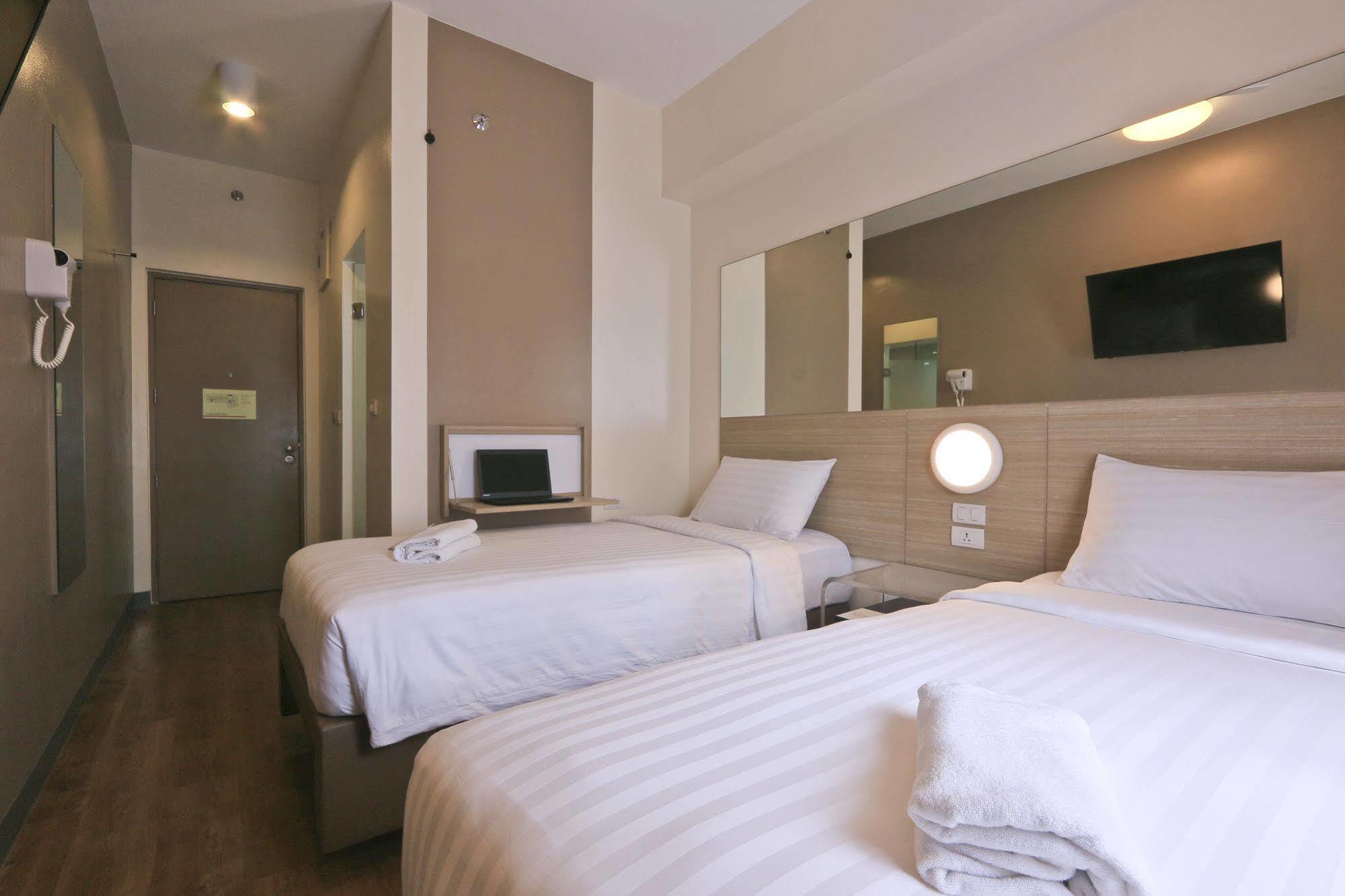Hotel Red Planet Makati Amorsolo 3*